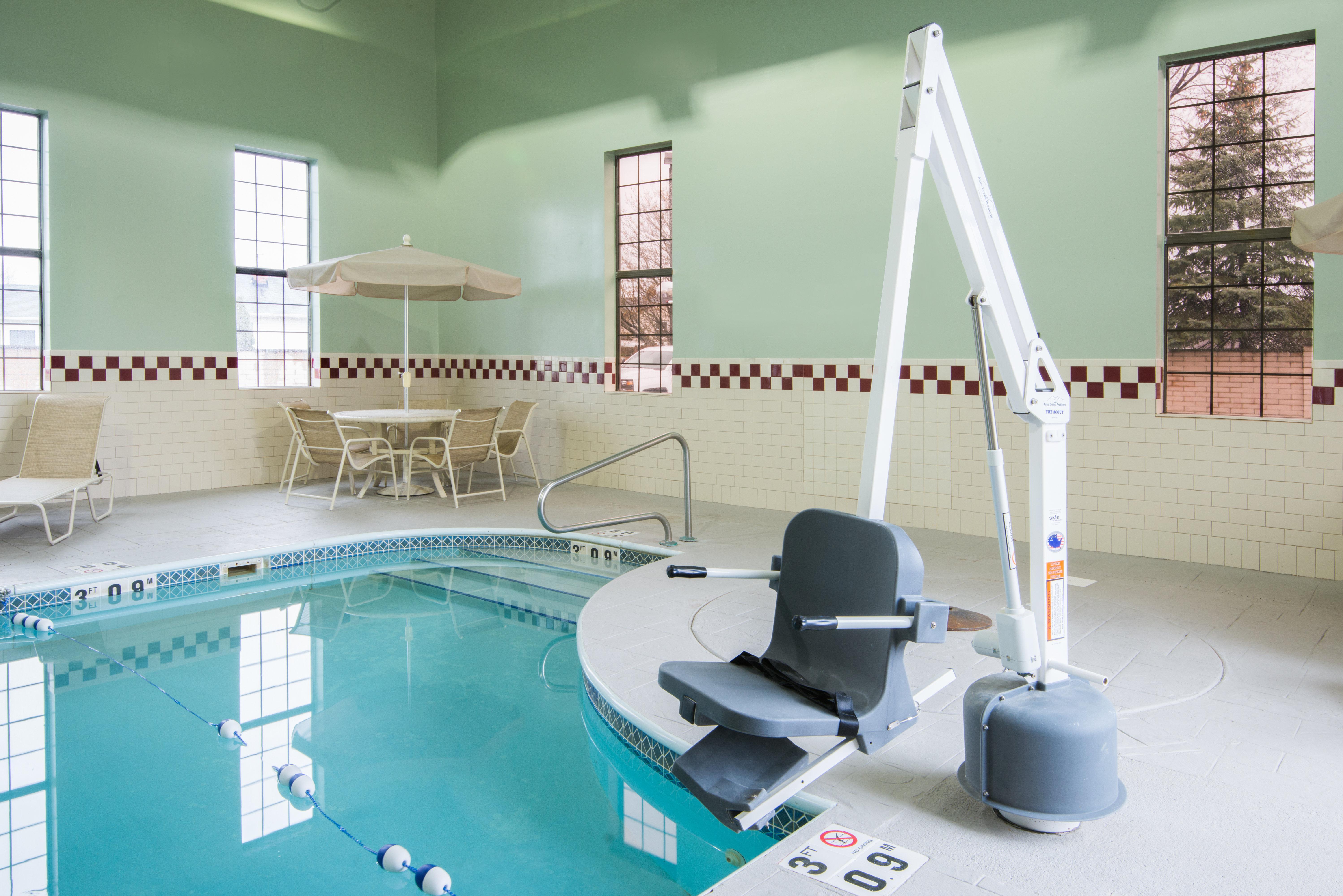 Holiday Inn Express Cleveland Airport - Brook Park By Ihg Exteriör bild
