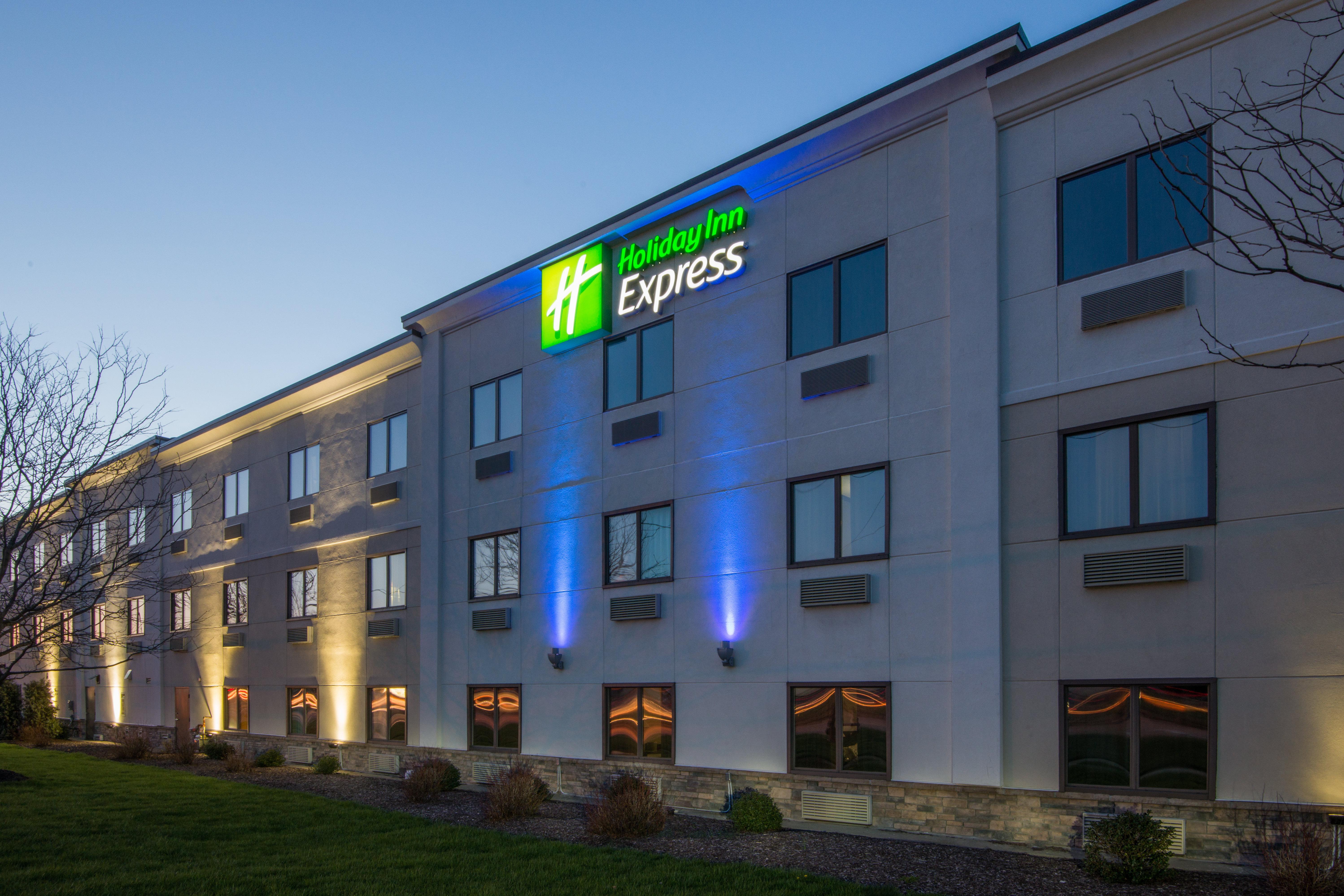 Holiday Inn Express Cleveland Airport - Brook Park By Ihg Exteriör bild