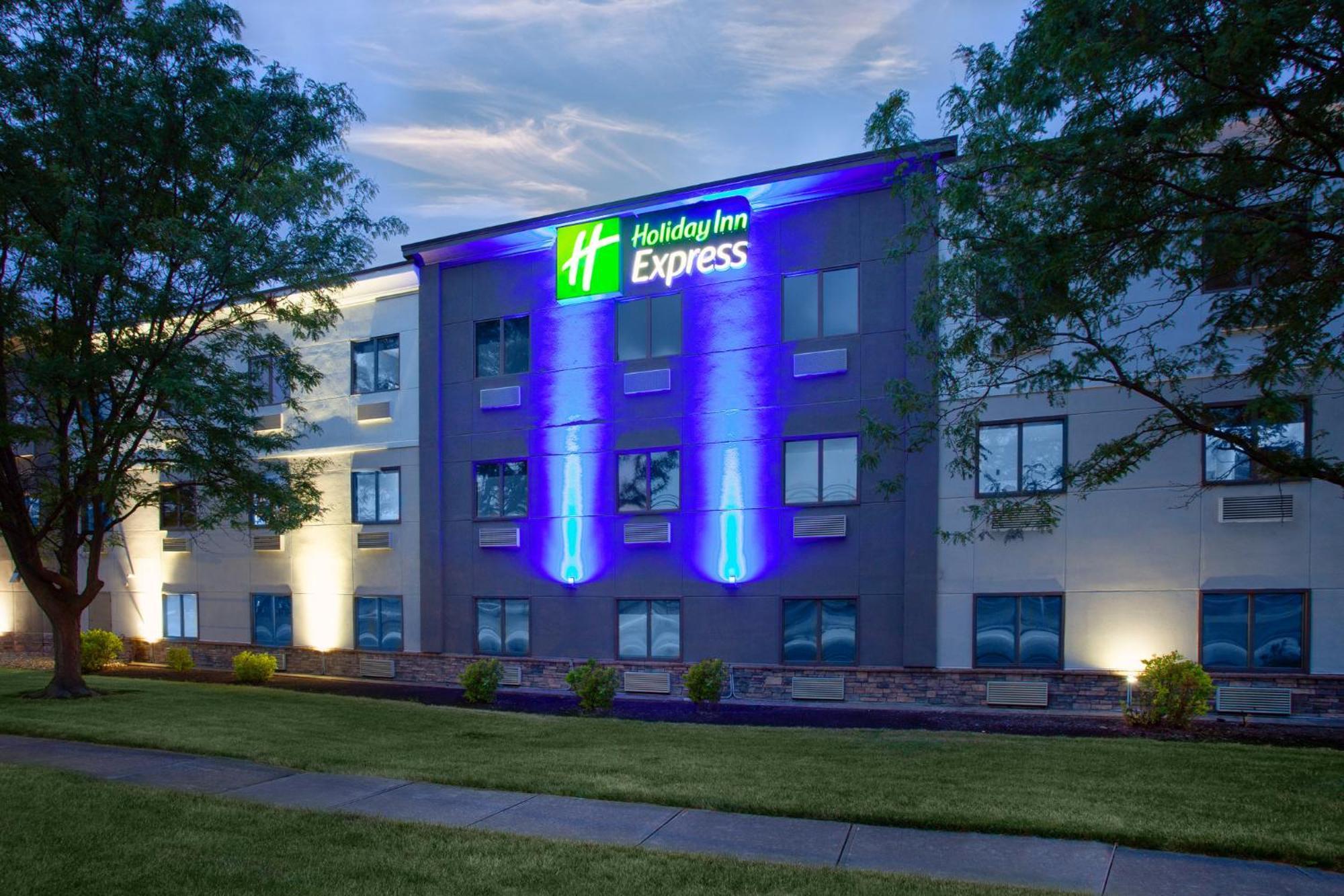 Holiday Inn Express Cleveland Airport - Brook Park By Ihg Exteriör bild