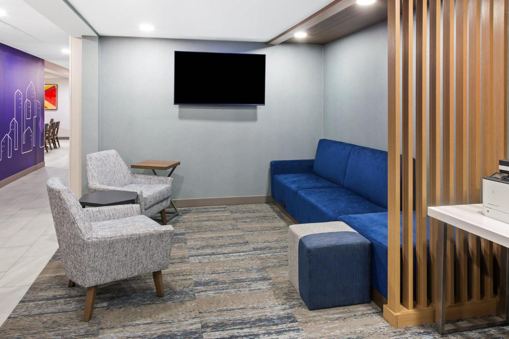 Holiday Inn Express Cleveland Airport - Brook Park By Ihg Exteriör bild