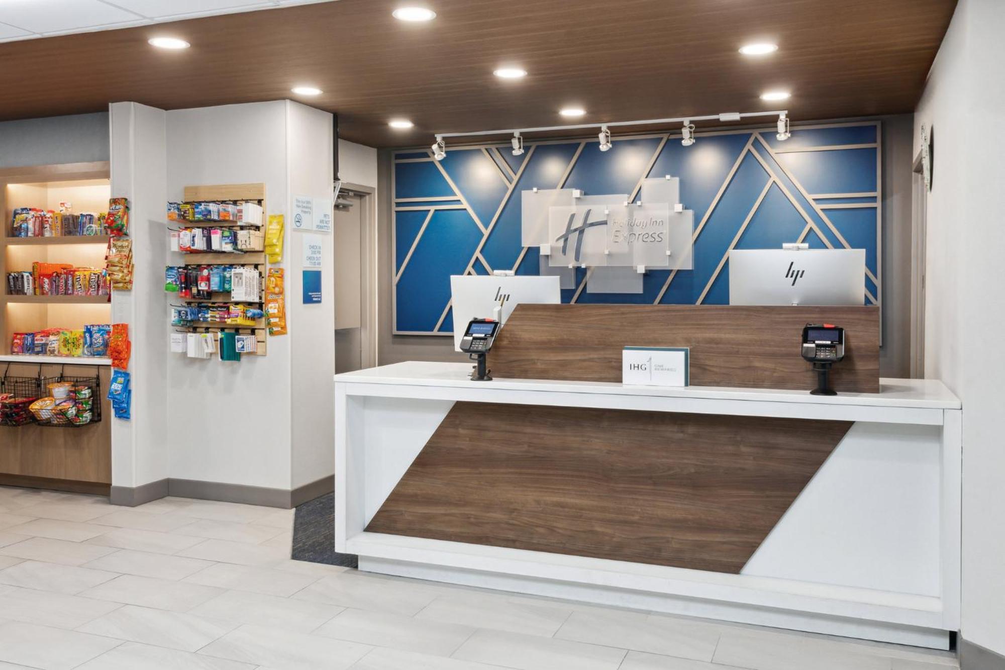 Holiday Inn Express Cleveland Airport - Brook Park By Ihg Exteriör bild