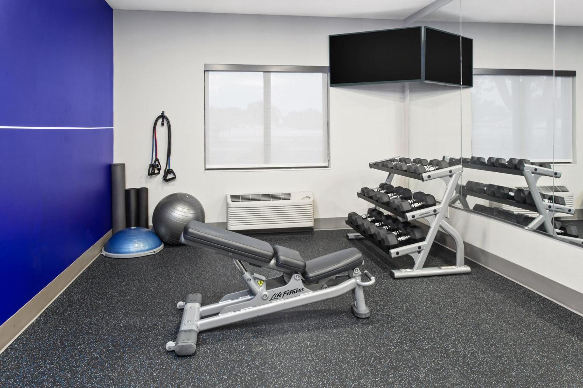 Holiday Inn Express Cleveland Airport - Brook Park By Ihg Exteriör bild