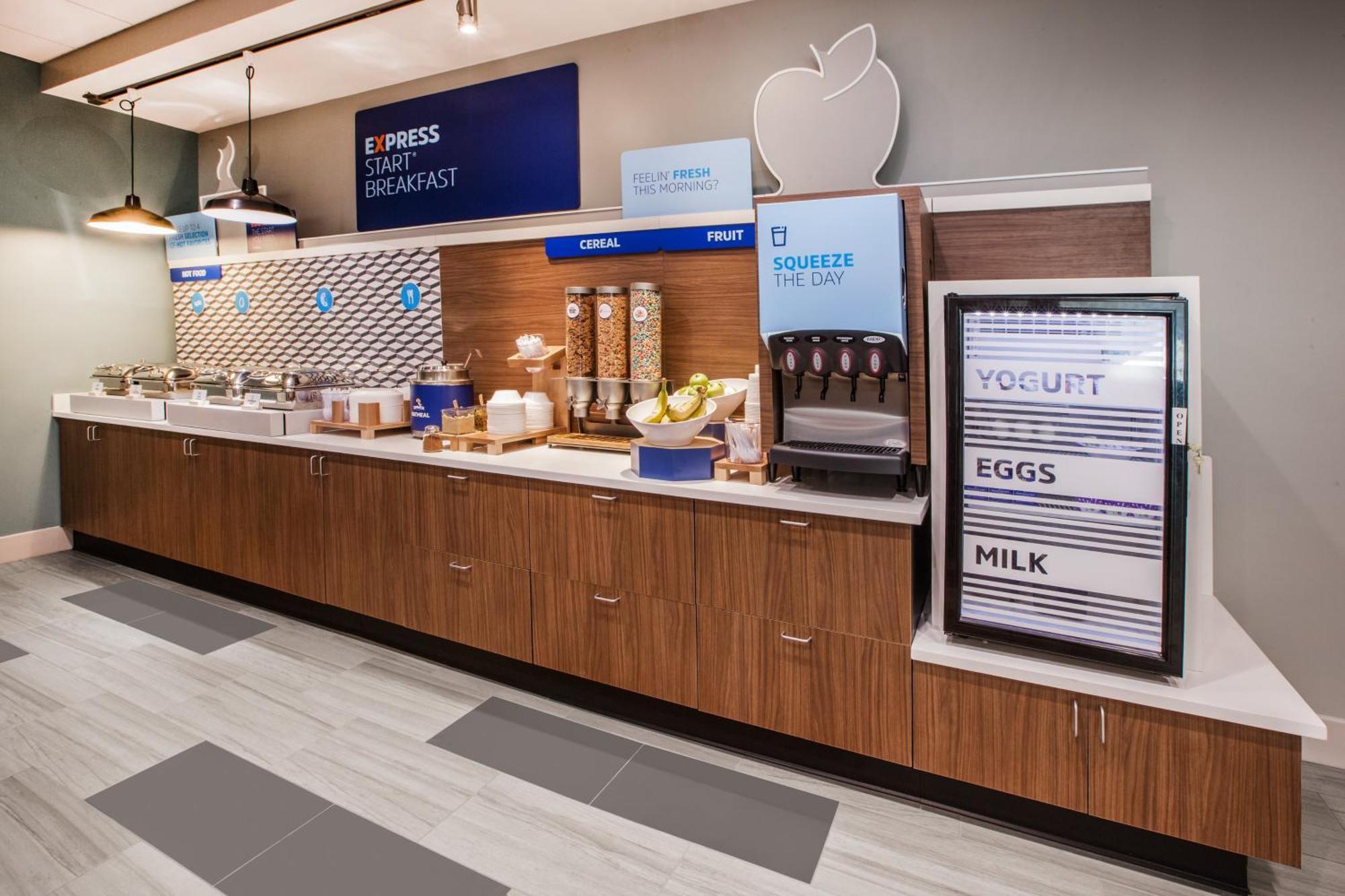 Holiday Inn Express Cleveland Airport - Brook Park By Ihg Exteriör bild