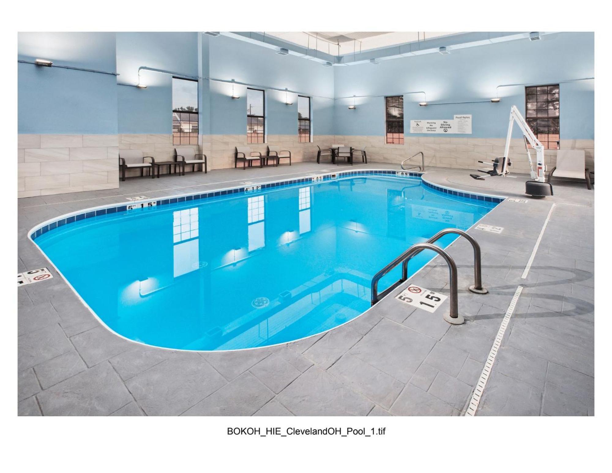 Holiday Inn Express Cleveland Airport - Brook Park By Ihg Exteriör bild