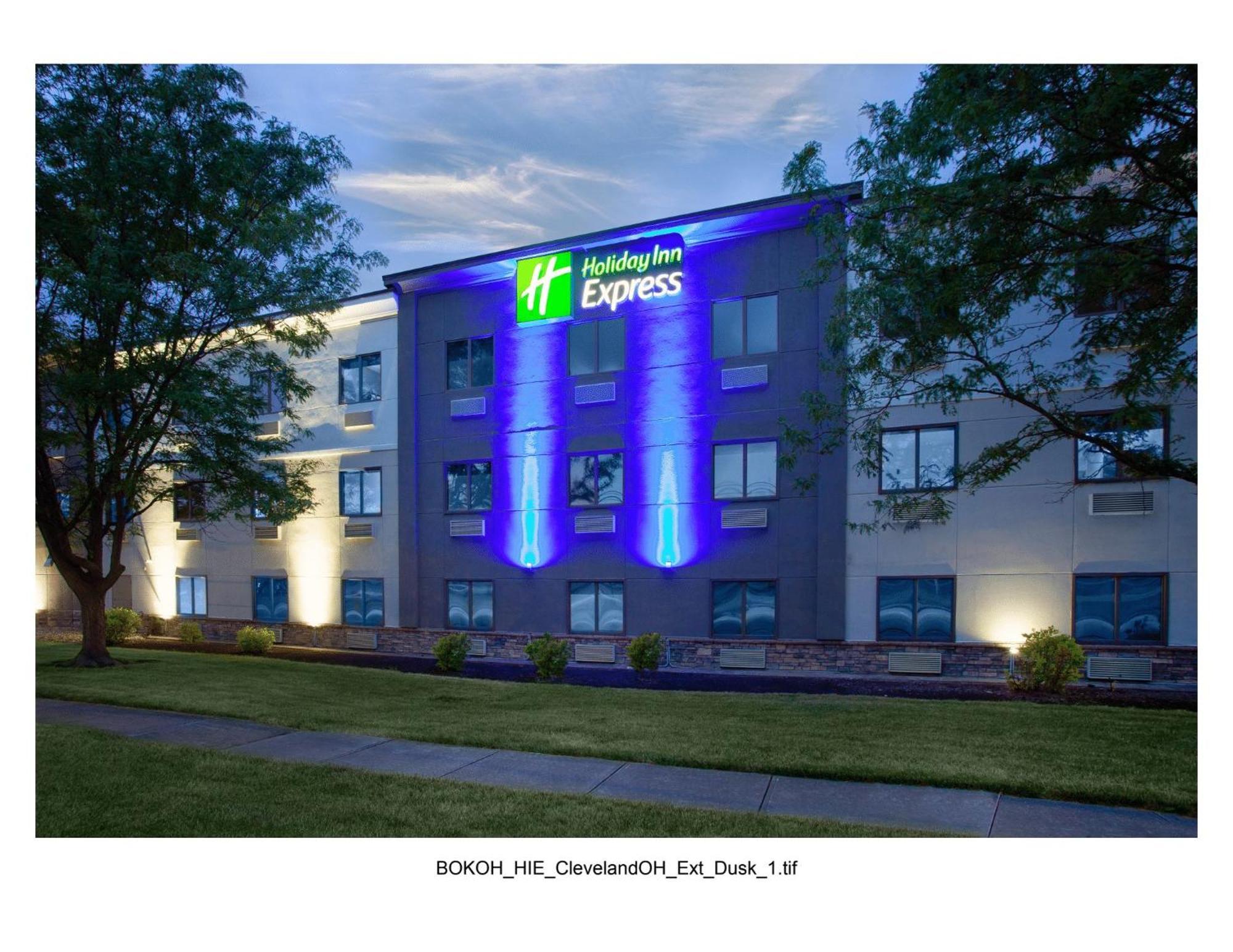 Holiday Inn Express Cleveland Airport - Brook Park By Ihg Exteriör bild