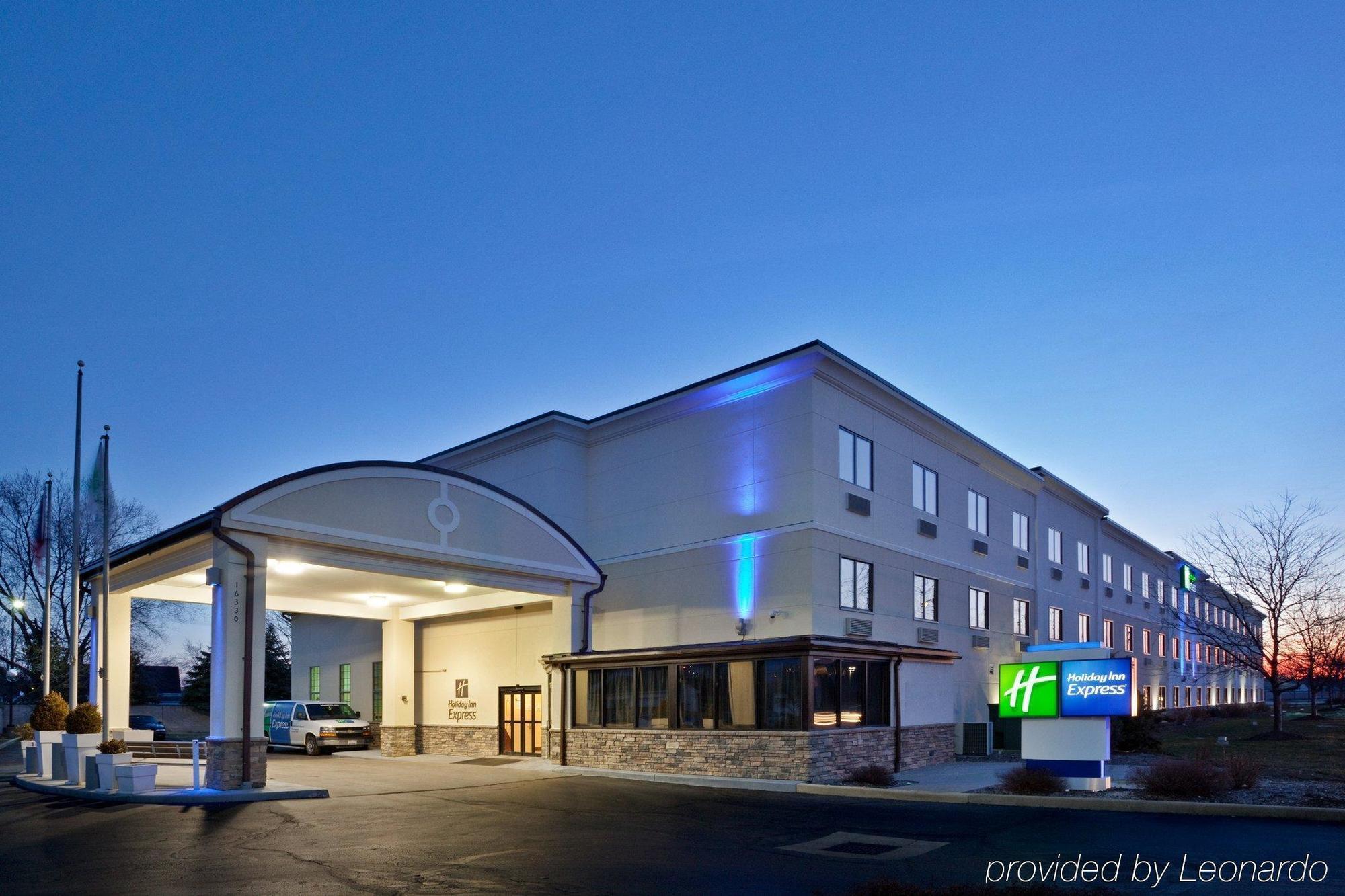 Holiday Inn Express Cleveland Airport - Brook Park By Ihg Exteriör bild