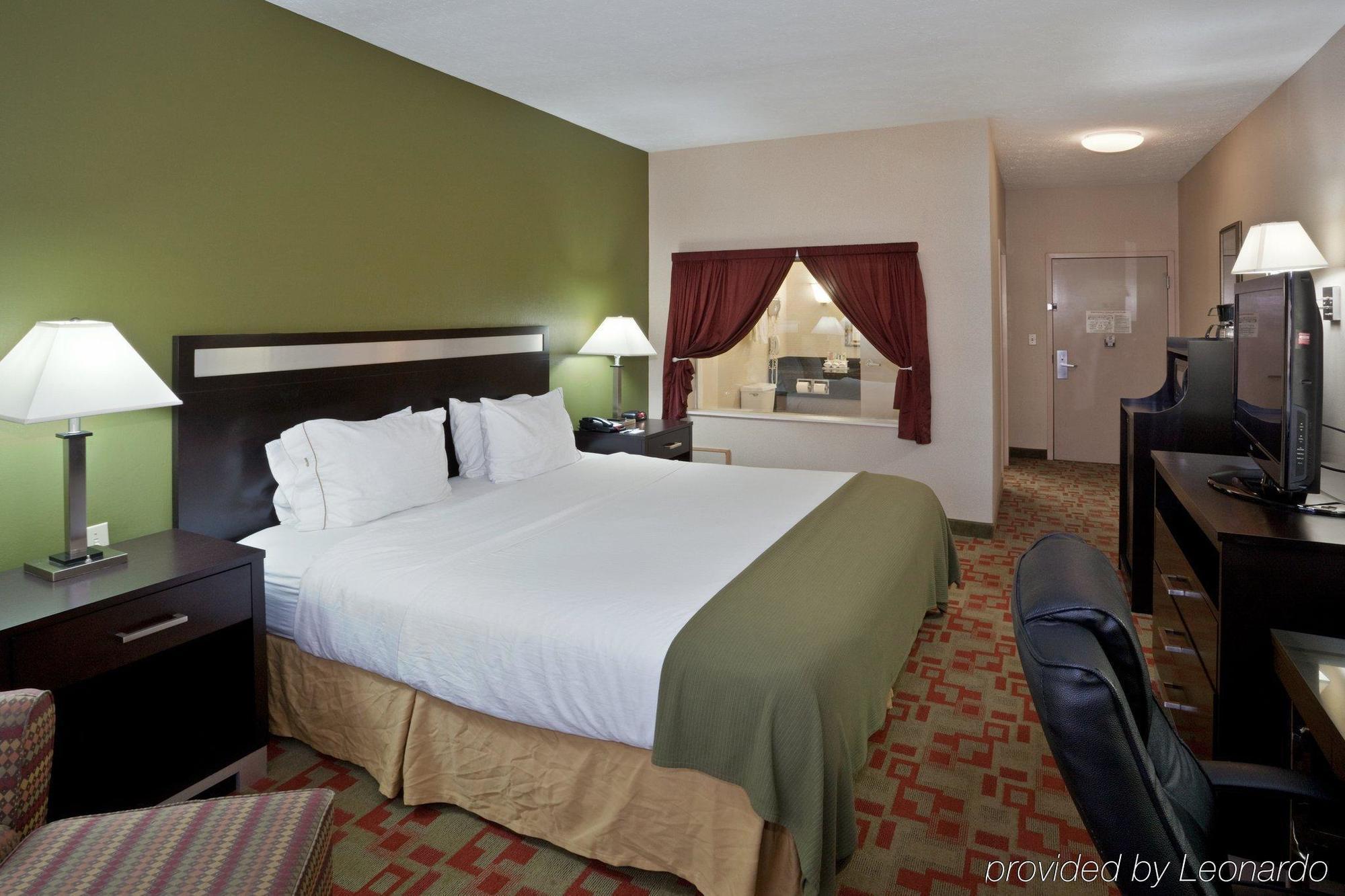 Holiday Inn Express Cleveland Airport - Brook Park By Ihg Rum bild